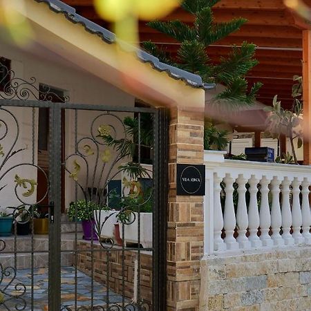 Vila Jon'A Sarandë Exteriör bild