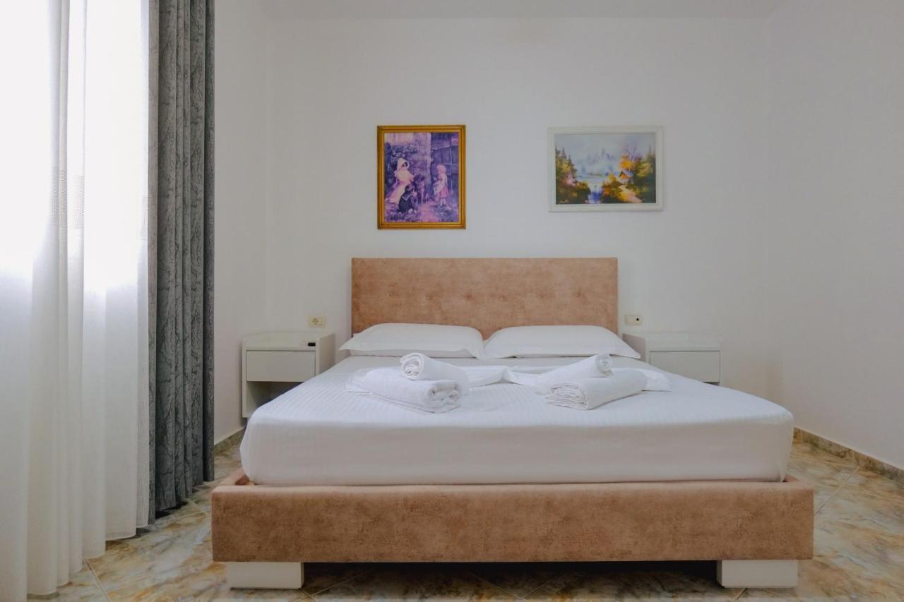 Vila Jon'A Sarandë Exteriör bild